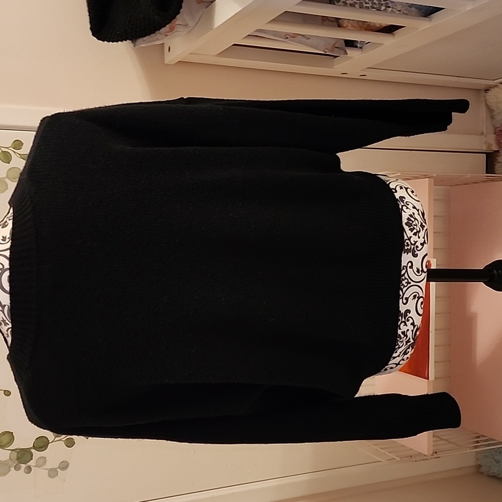 Black Sweater with Daisy Embroidery Forever 21 Sz M - Picture 4 of 7